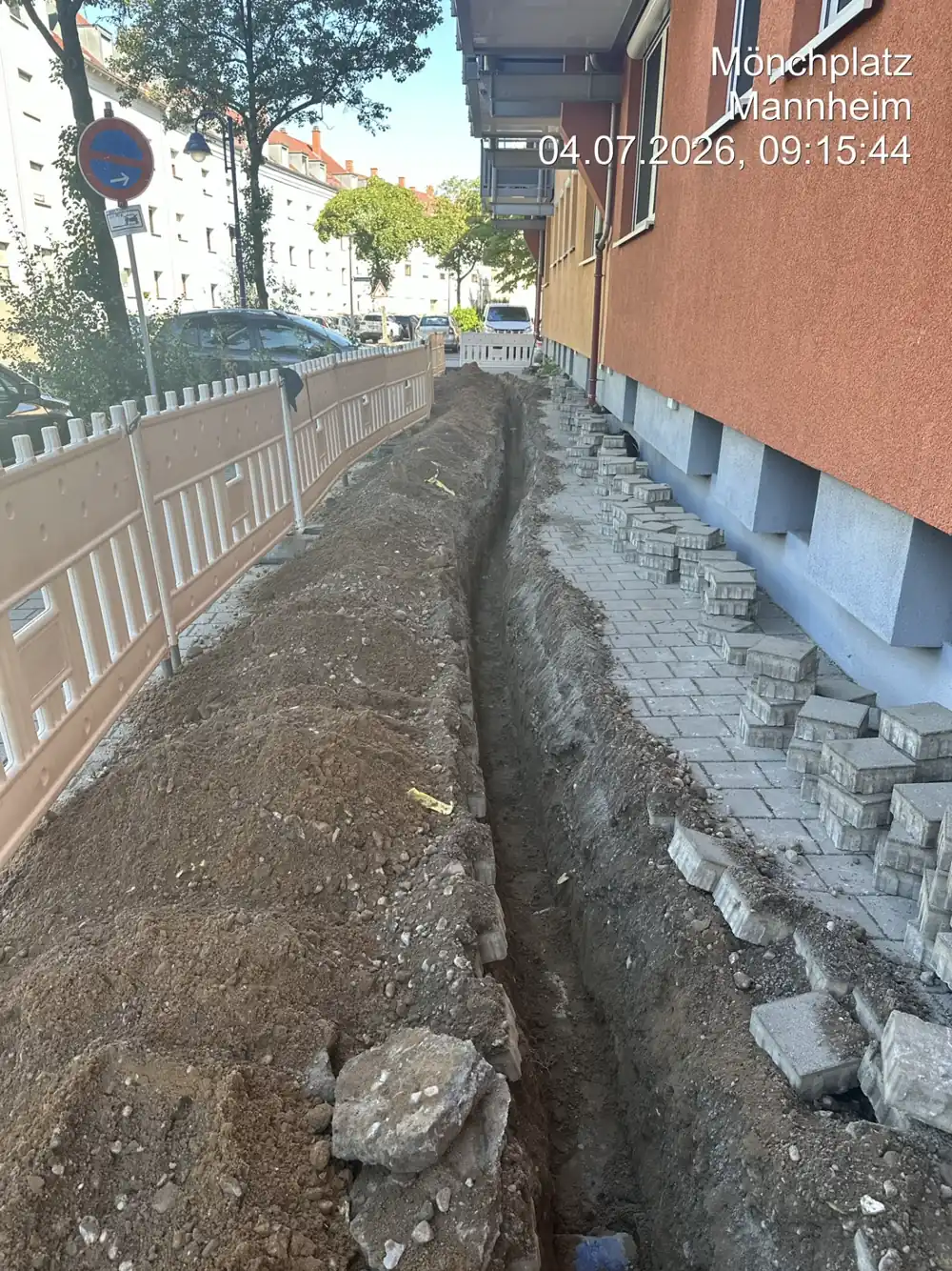 Wiederhergestellte Gehwegfläche nach Verlegung